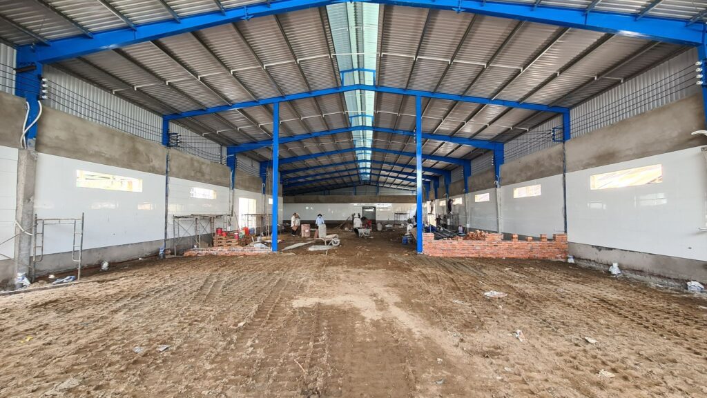 Xu Hướng Showroom Ô Tô EV Thế Hệ Mới 2026 – Thiết Kế EV-Ready Và Yêu Cầu Thi Công 3 Hình ảnh thi công dự án nhà xưởng của Dũng Phát - (2)