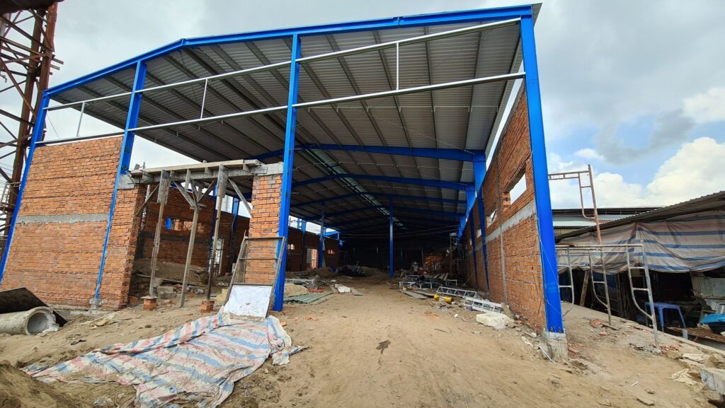 Cải Tạo Nhà Xưởng KCN Trà Nóc Cần Thơ – Kinh Nghiệm Nâng Cấp Từ Thực Tế Thi Công 2026 2 Hình ảnh thi công nhà xưởng của Dũng Phát (2) - 8