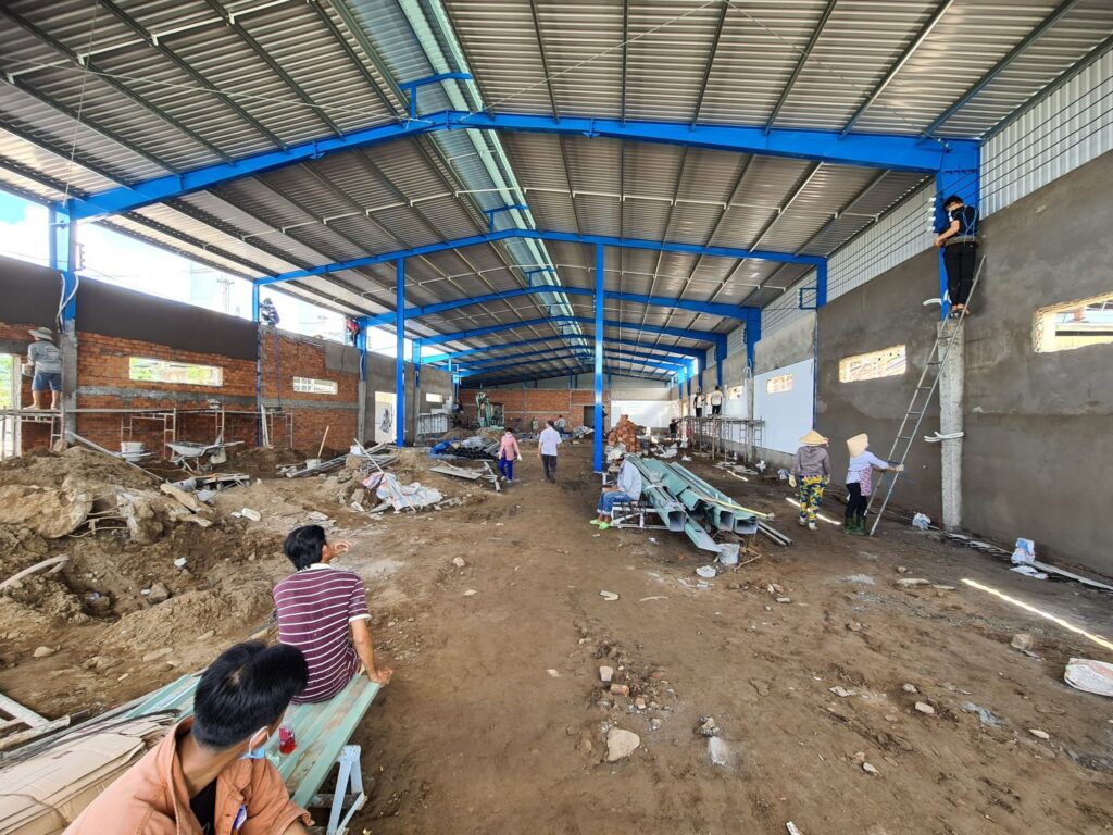 So Sánh Nhà Xưởng Bê Tông Và Khung Thép Miền Tây: Góc Nhìn Từ Thực Tế Thi Công 2026 1 Hình ảnh thi công nhà xưởng của Dũng Phát (4) - 3
